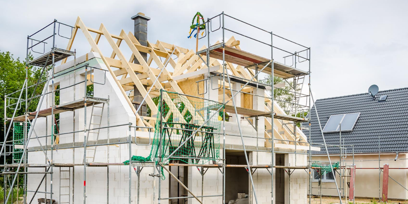 Haus während der Errichtung noch ohne Dach