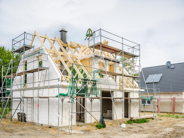 Haus während der Errichtung noch ohne Dach