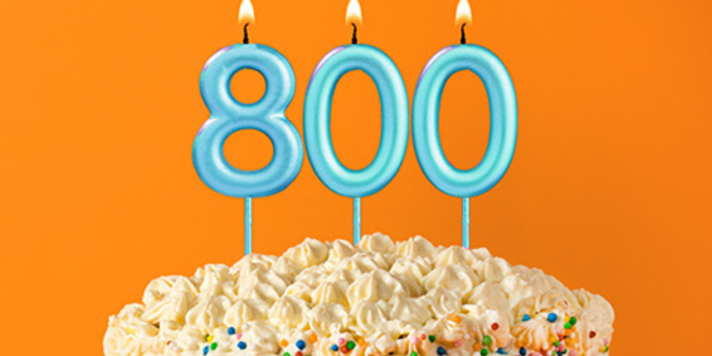Torte mit Kerzen in Form einer 800